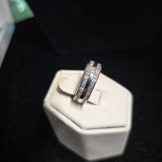 Sparkly White Stone Infinity Ring sz 5.5