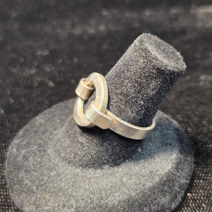 Interesting Circular Design Sterling Ring sz 5