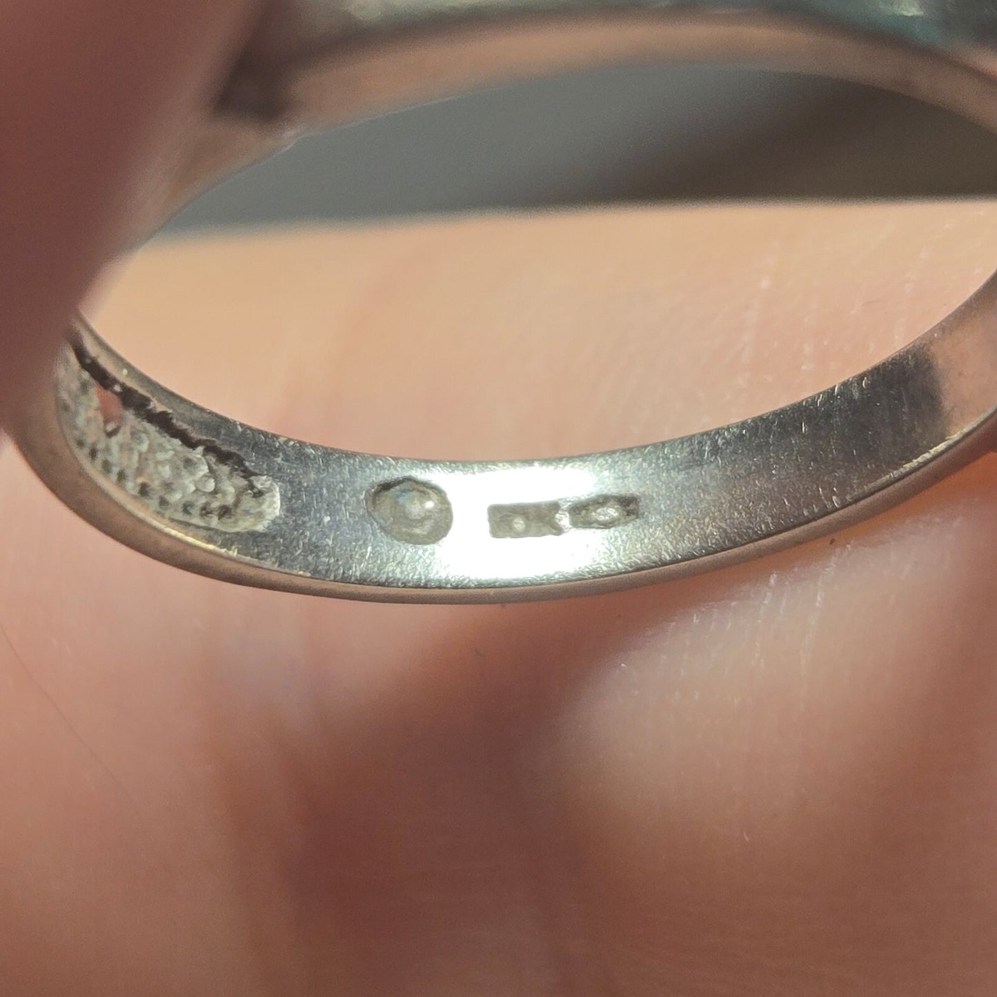 10K White Gold Simple Band Sz 6.5