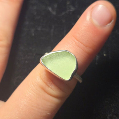 Green Seaglass Vintage sterling silver ring sz 7.5