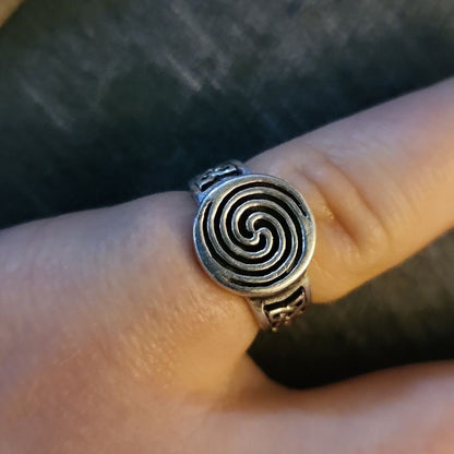 Trippy Vintage Sterling Silver Ring Sz 5