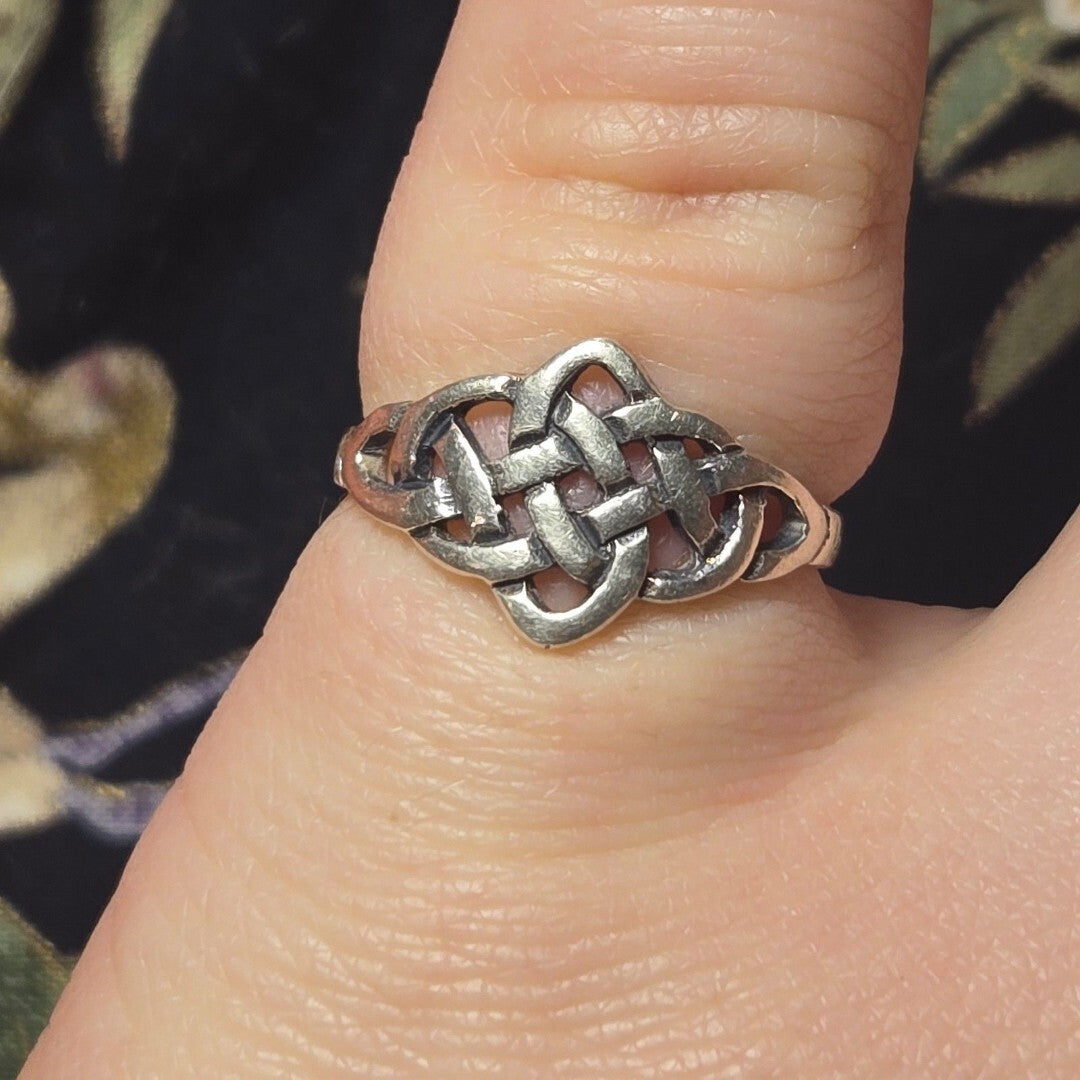 Vintage sterling silver ring sz 6