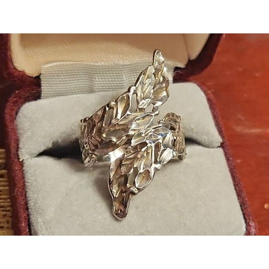 Beautiful Sterling Ring sz 6