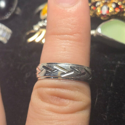 Vintage sterling silver ring sz 8