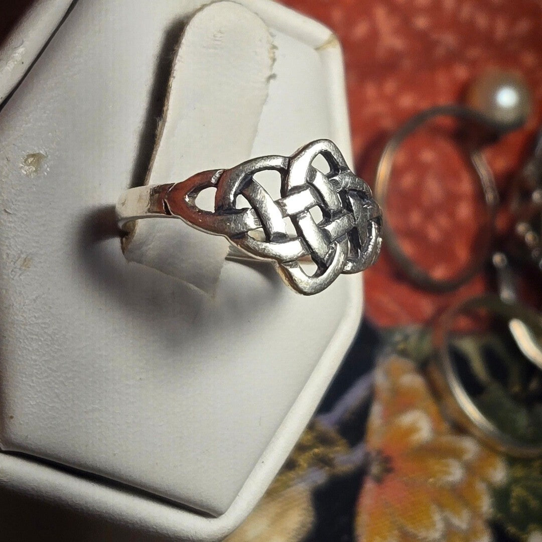 Vintage sterling silver ring sz 6
