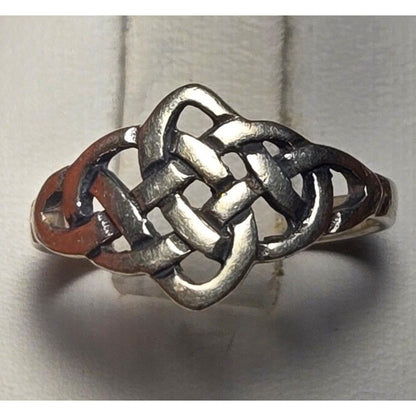 Vintage sterling silver ring sz 6