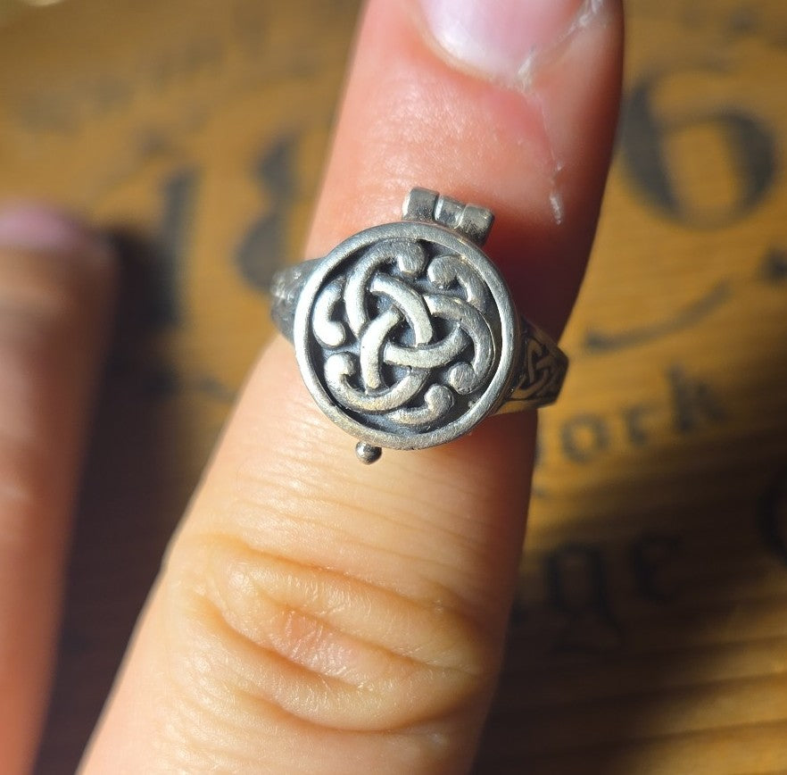 Celtic Poison Ring Vintage sterling silver ring sz 5