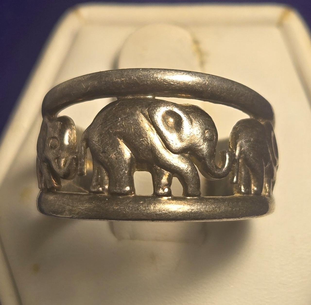 Elephants Vintage Sterling Silver 925 Ring Sz 8.5