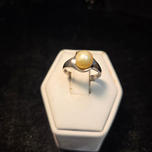 Pearl Sterling Silver Ring sz 4.5