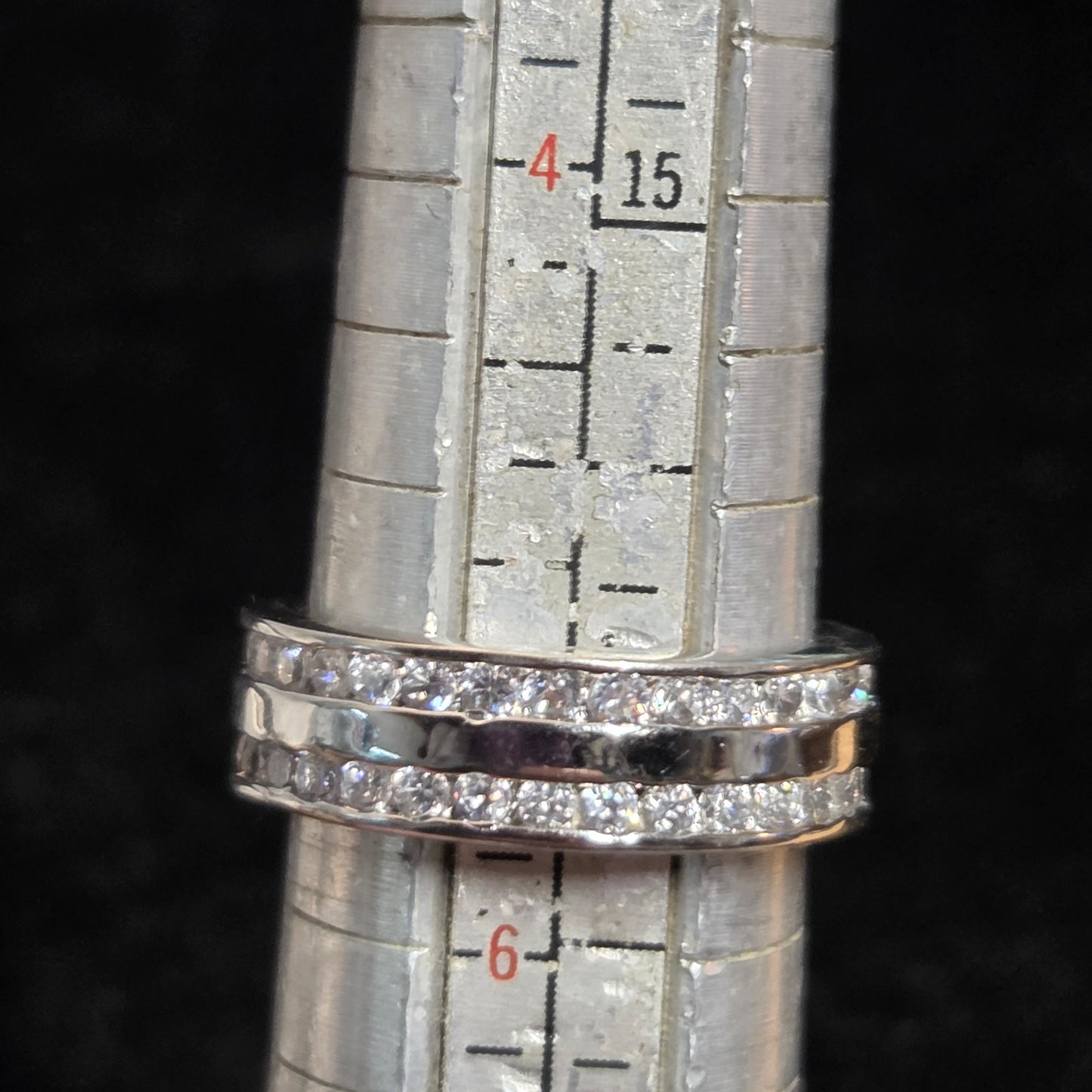 Sparkly White Stone Infinity Ring sz 5.5